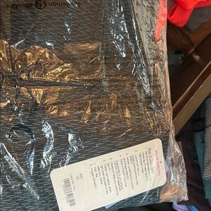 NWT Lululemon Run it out tight size 10